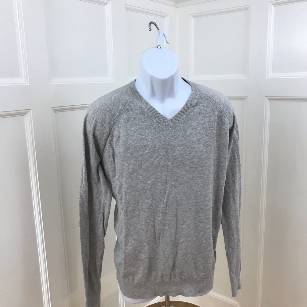Banana Republic gray Men’s v-neck sweater